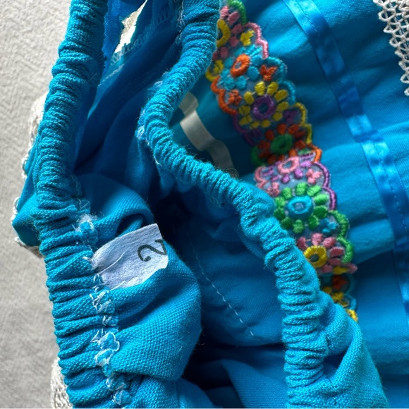 Embroidered traditional Mexican dress - Picture 3 of 4